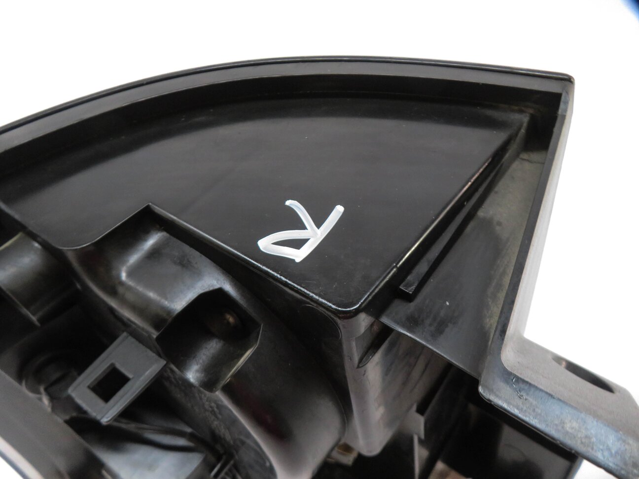 Thumbnail 7: 2012-2013 RANGE ROVER SPORT (L320) RIGHT PASSENGER TAILLIGHT BRAKE LIGHT LAMP