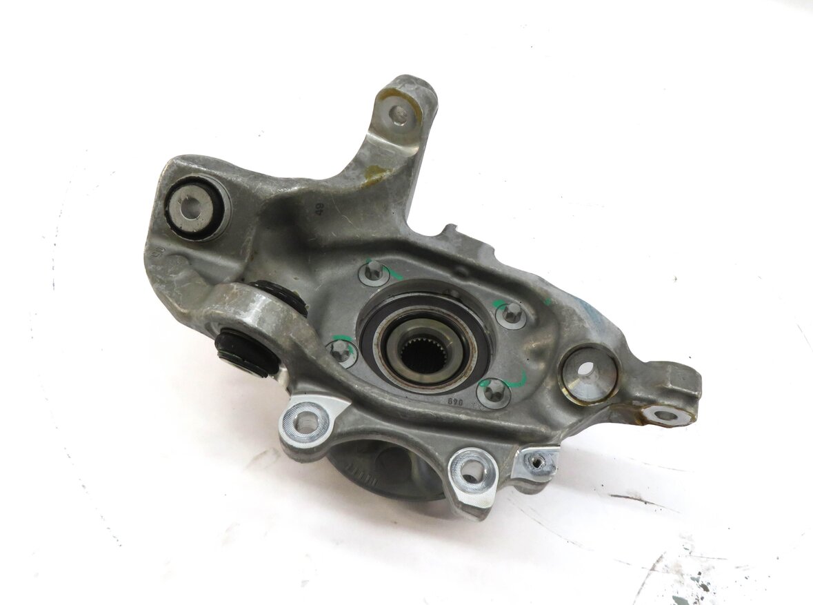 Thumbnail 2: 2015-2021 MERCEDES C300 C350 C400 (W205) SEDAN - RIGHT REAR SPINDLE KNUCKLE HUB