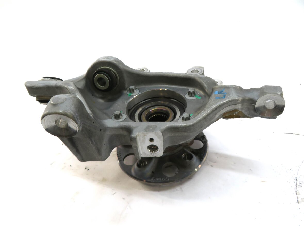 Thumbnail 2: 2015-2021 MERCEDES C300 C350 C400 (W205) SEDAN - LEFT REAR SPINDLE KNUCKLE HUB