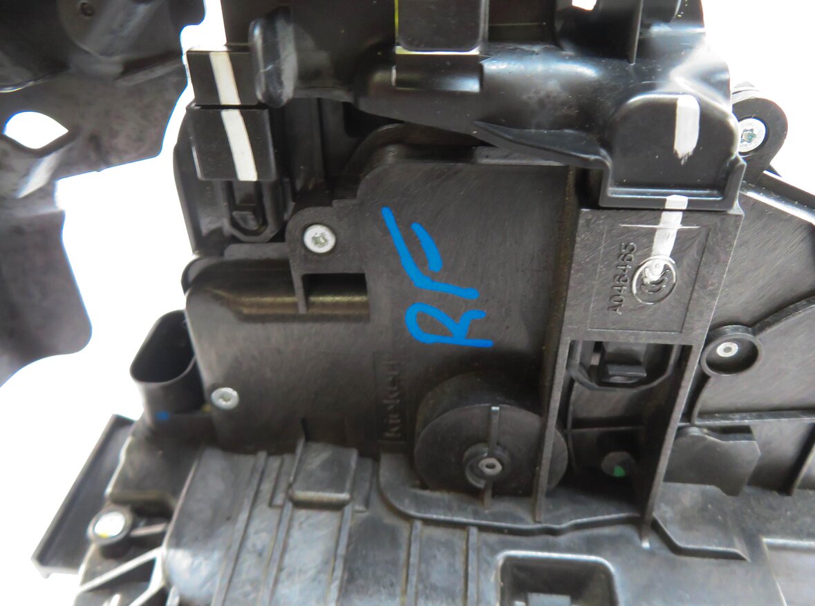 Thumbnail 4: 15-22 MERCEDES C E GLC GLE S (W205 W213 W167 W222 X253) RIGHT FRONT DOOR LATCH