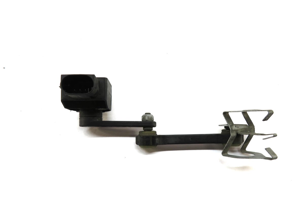 Thumbnail 3: 2015 MERCEDES C400 (W205) LEFT FRONT DRIVER SUSPENSION HEIGHT LEVEL SENSOR