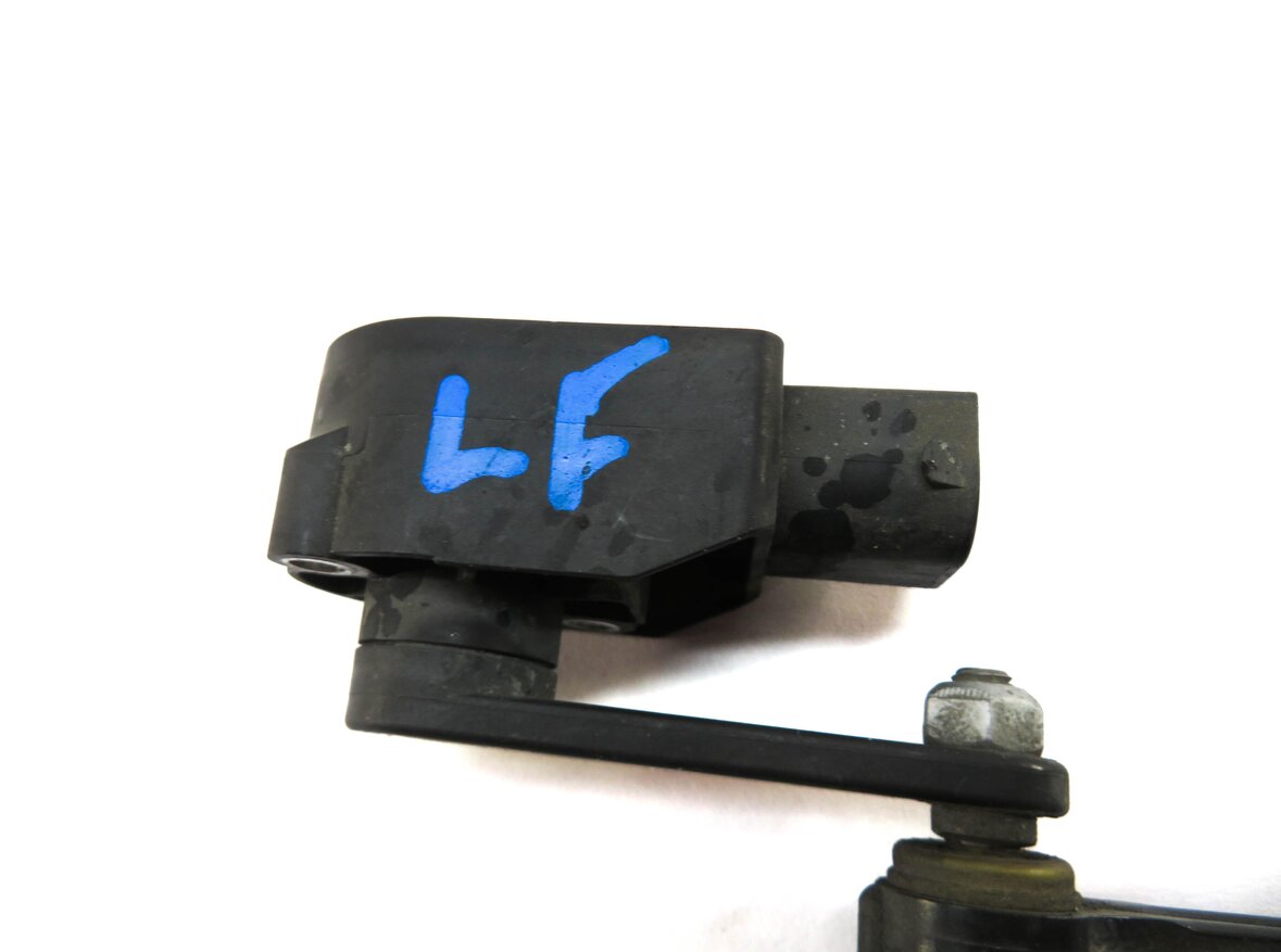 Thumbnail 4: 2015 MERCEDES C400 (W205) LEFT FRONT DRIVER SUSPENSION HEIGHT LEVEL SENSOR