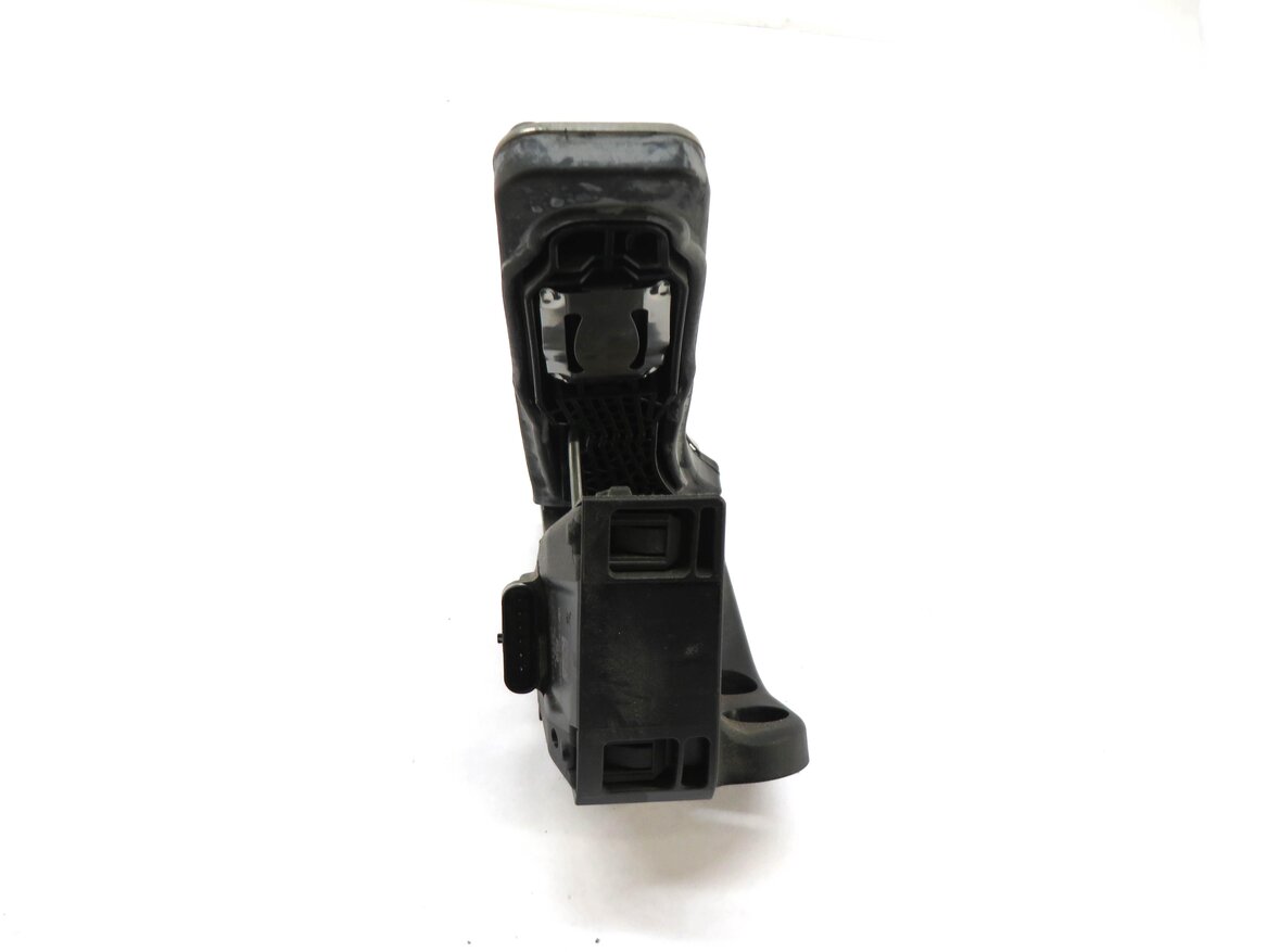 Thumbnail 5: 2015 MERCEDES C400 (W205) GAS PEDAL w/ BRAKE PEDAL COVER TRIM SET