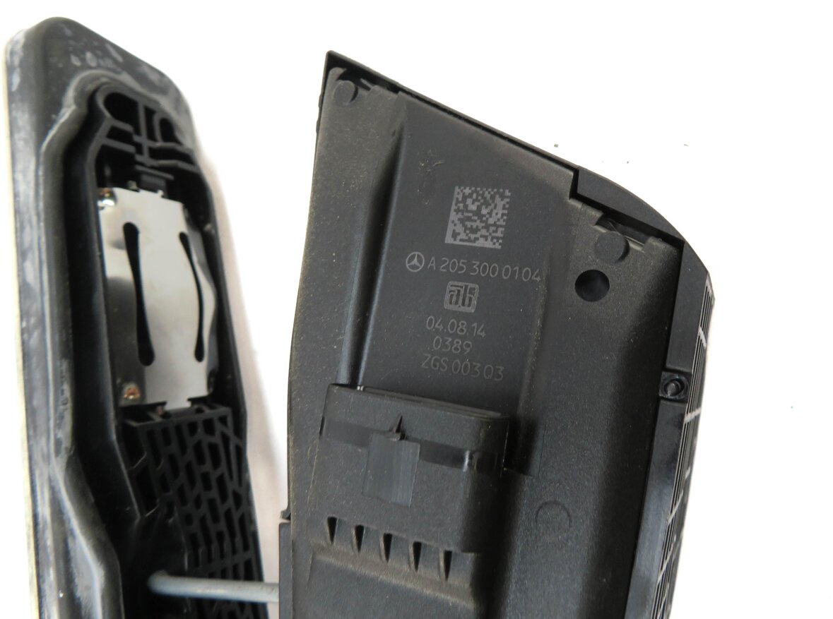 Thumbnail 7: 2015 MERCEDES C400 (W205) GAS PEDAL w/ BRAKE PEDAL COVER TRIM SET
