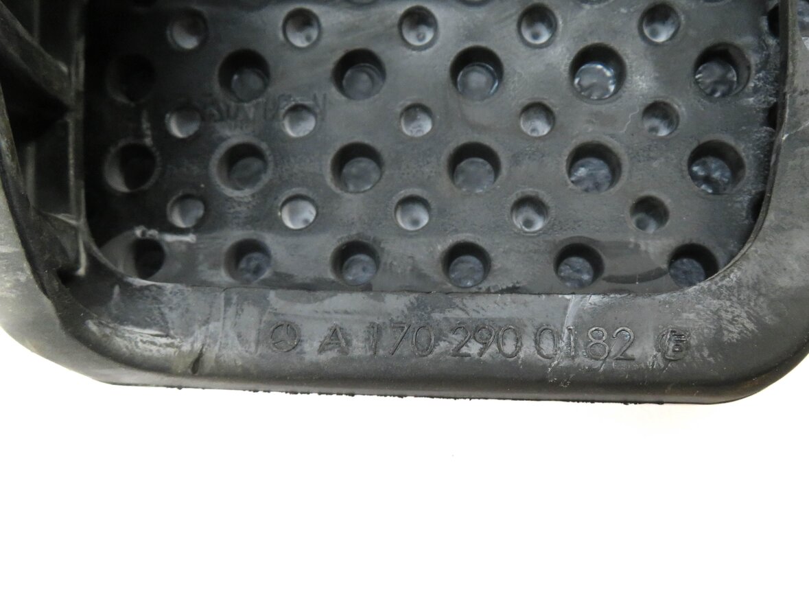 Thumbnail 8: 2015 MERCEDES C400 (W205) GAS PEDAL w/ BRAKE PEDAL COVER TRIM SET