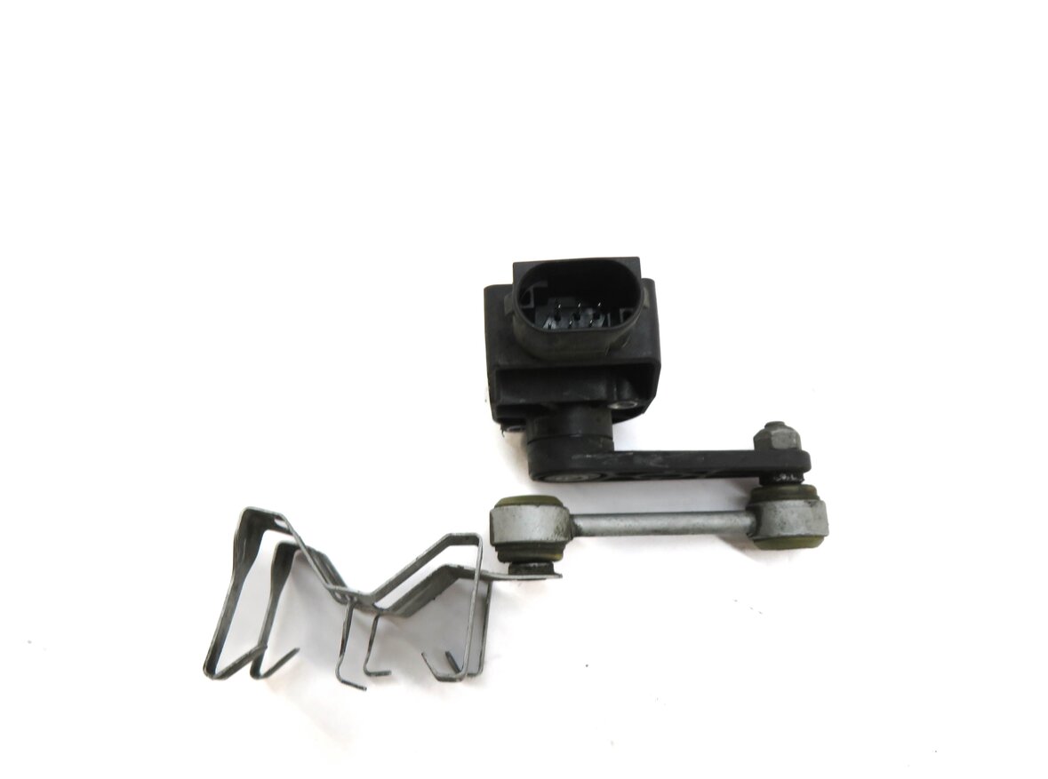 Thumbnail 2: 2015 MERCEDES C400 (W205) LEFT DRIVER REAR SUSPENSION HEIGHT LEVEL SENSOR