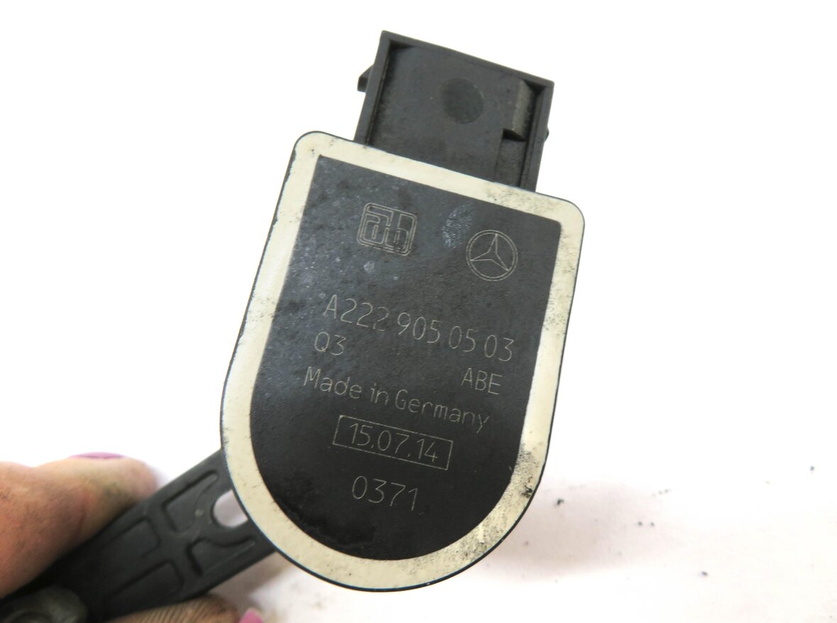 Thumbnail 5: 2015 MERCEDES C400 (W205) LEFT DRIVER REAR SUSPENSION HEIGHT LEVEL SENSOR