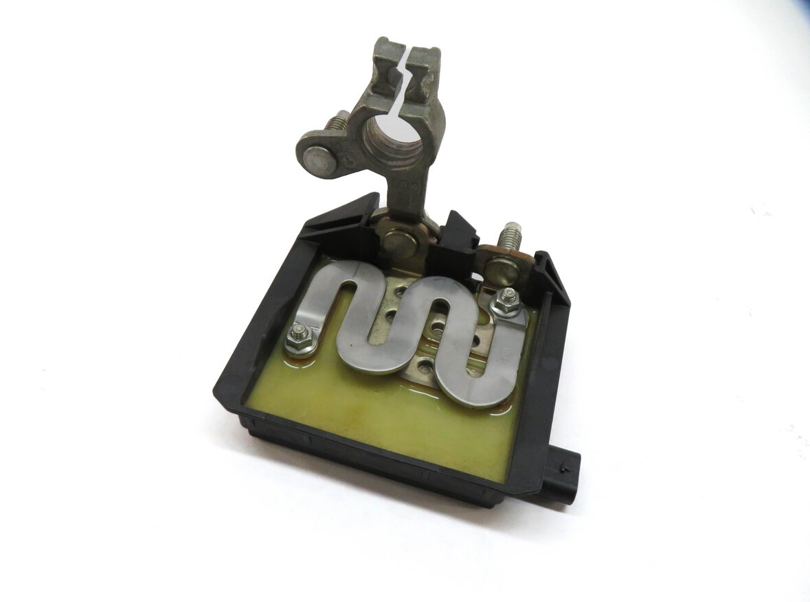 Thumbnail 2: 2015 MERCEDES C400 (W205) VOLTAGE REGULATOR CONTROL MODULE