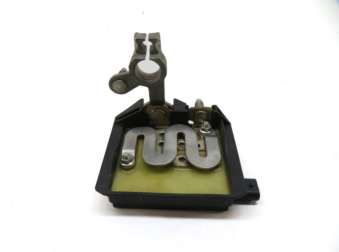 Thumbnail 3: 2015 MERCEDES C400 (W205) VOLTAGE REGULATOR CONTROL MODULE