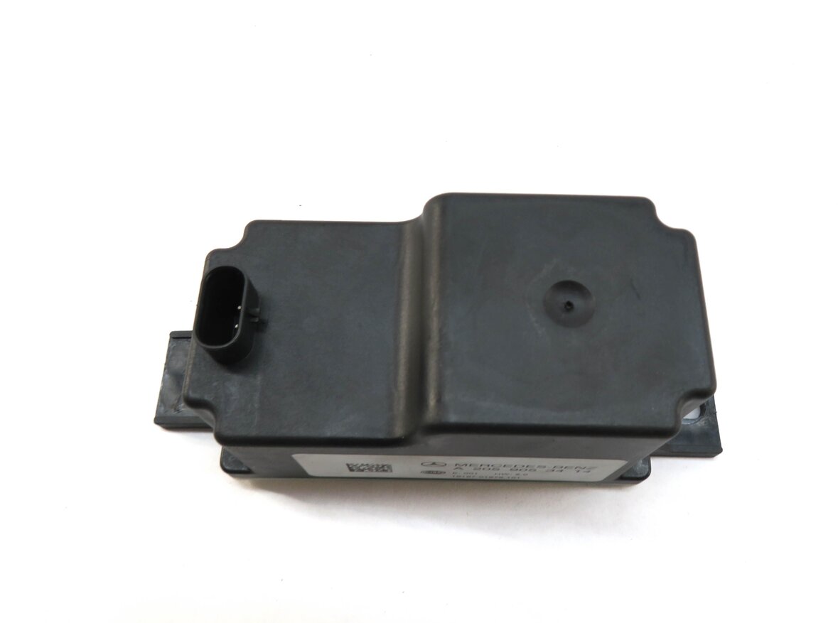 Thumbnail 2: 2015 MERCEDES C400 (W205) VOLTAGE CONVERTER CONTROL MODULE