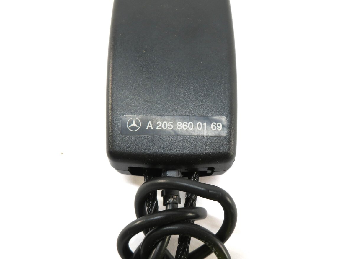 Thumbnail 4: 15-21 MERCEDES C GLC (W205 X253) RIGHT FRONT PASSENGER SEATBELT RECEIVER (BLACK)
