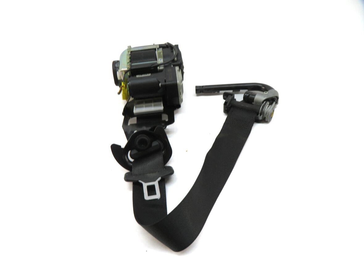 Thumbnail 2: 15-19 MERCEDES C GLC CLASS (W205 X253) RIGHT FRONT SEATBELT RETRACTOR (BLACK)