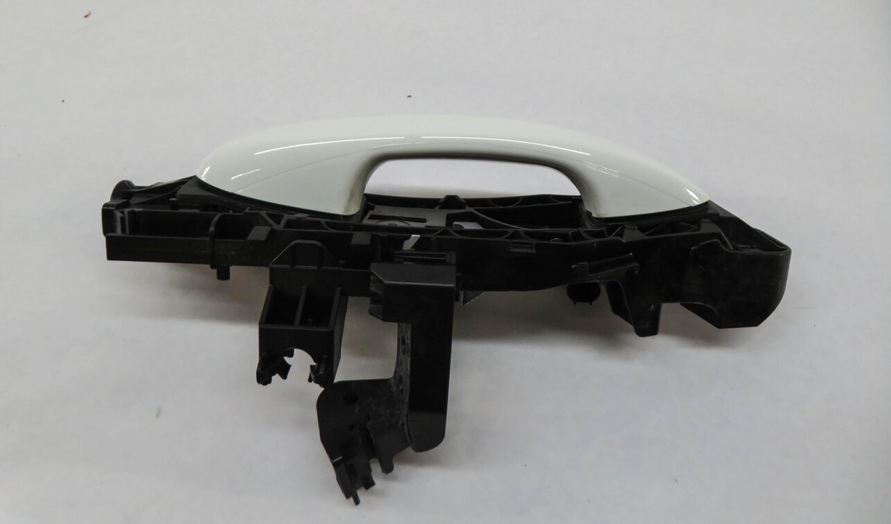 Thumbnail 3: 15-17 MERCEDES C S CLASS (W205 W222) FRONT RIGHT KEYLESS GO DOOR HANDLE (WHITE)