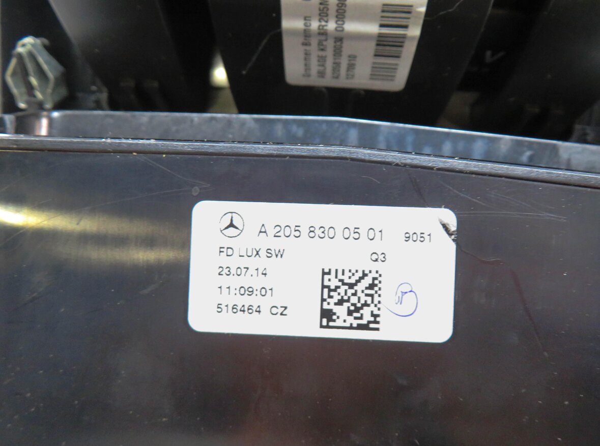 Thumbnail 6: 2015 MERCEDES C400 (W205) REAR CENTER CONSOLE HEATER A/C AIR VENT (BLACK)