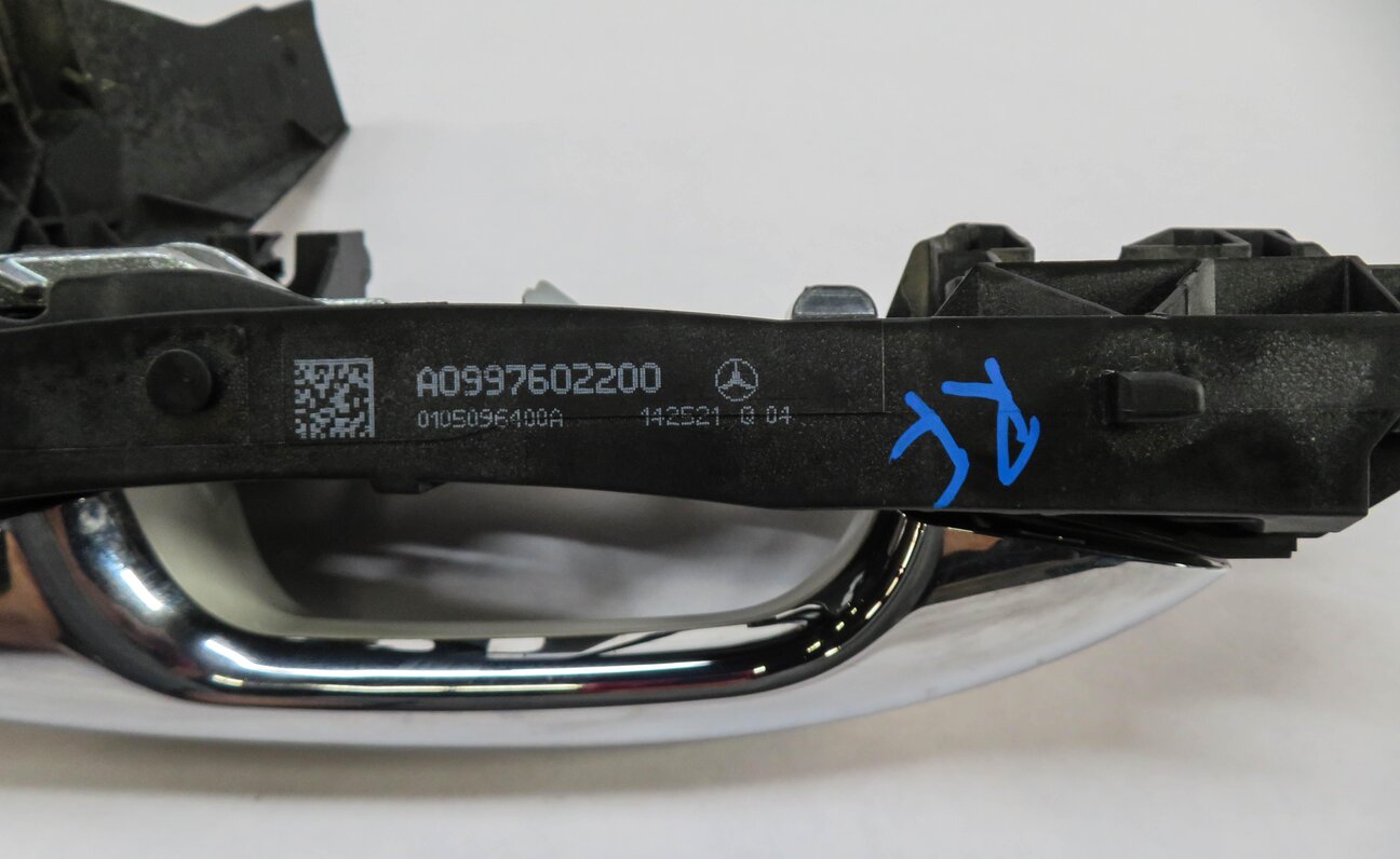 Thumbnail 5: 15-17 MERCEDES C S CLASS (W205 W222) RIGHT REAR KEYLESS GO DOOR HANDLE (WHITE)