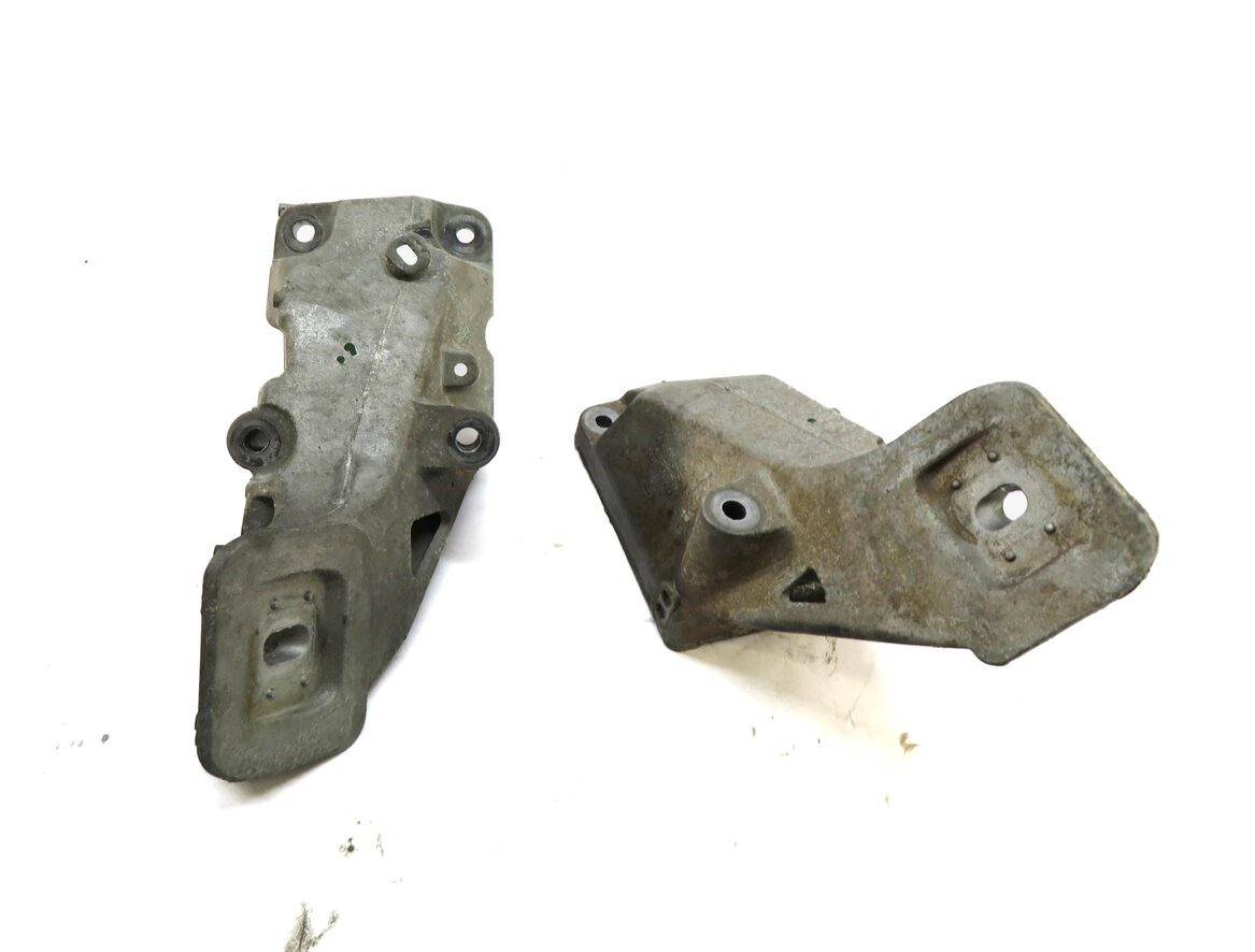Thumbnail 2: 2011 RANGE ROVER SPORT (L320) 5.0L AJ133 LEFT & RIGHT MOTOR MOUNT BRACKET SET