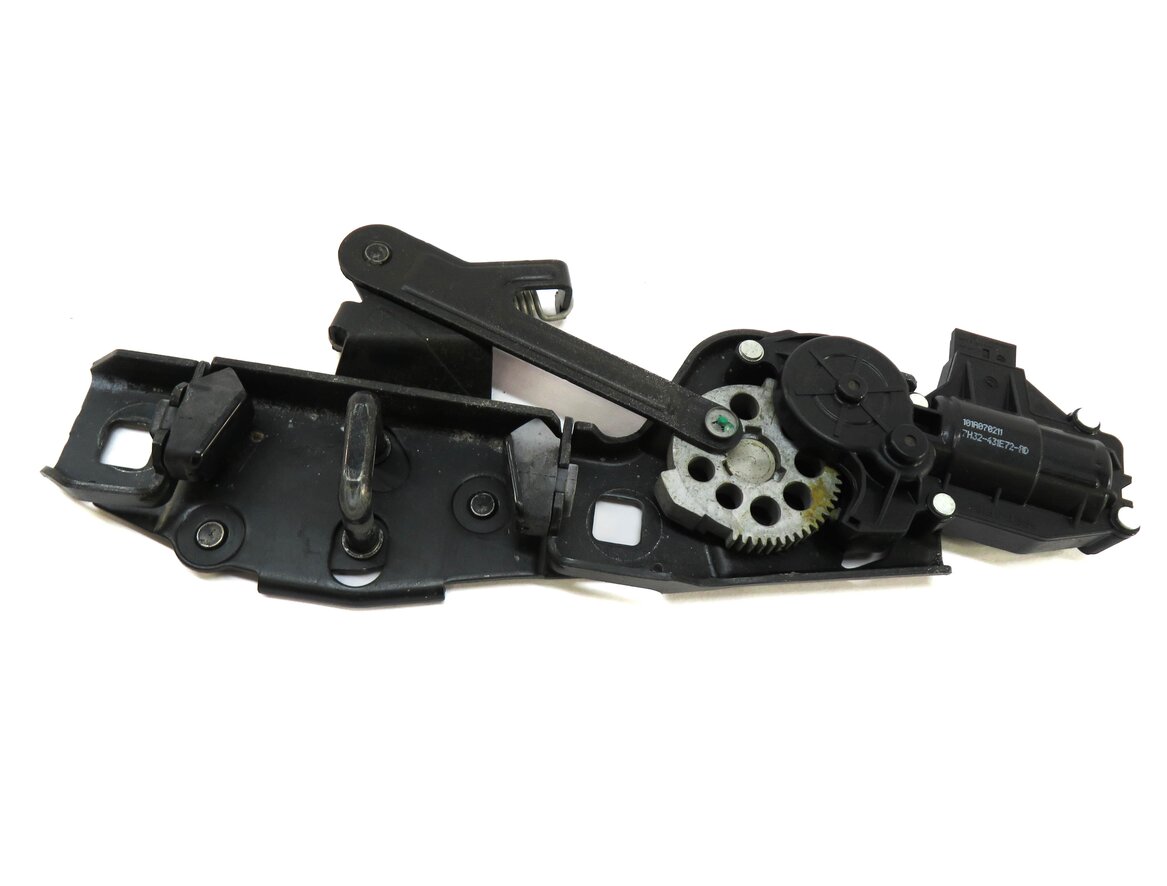 Thumbnail 2: 2011 RANGE ROVER SPORT (L320) REAR LOWER STRIKER STRIKE PLATE LOCK LATCH