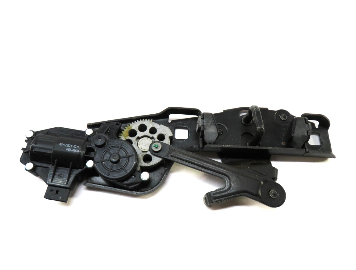 Thumbnail 3: 2011 RANGE ROVER SPORT (L320) REAR LOWER STRIKER STRIKE PLATE LOCK LATCH