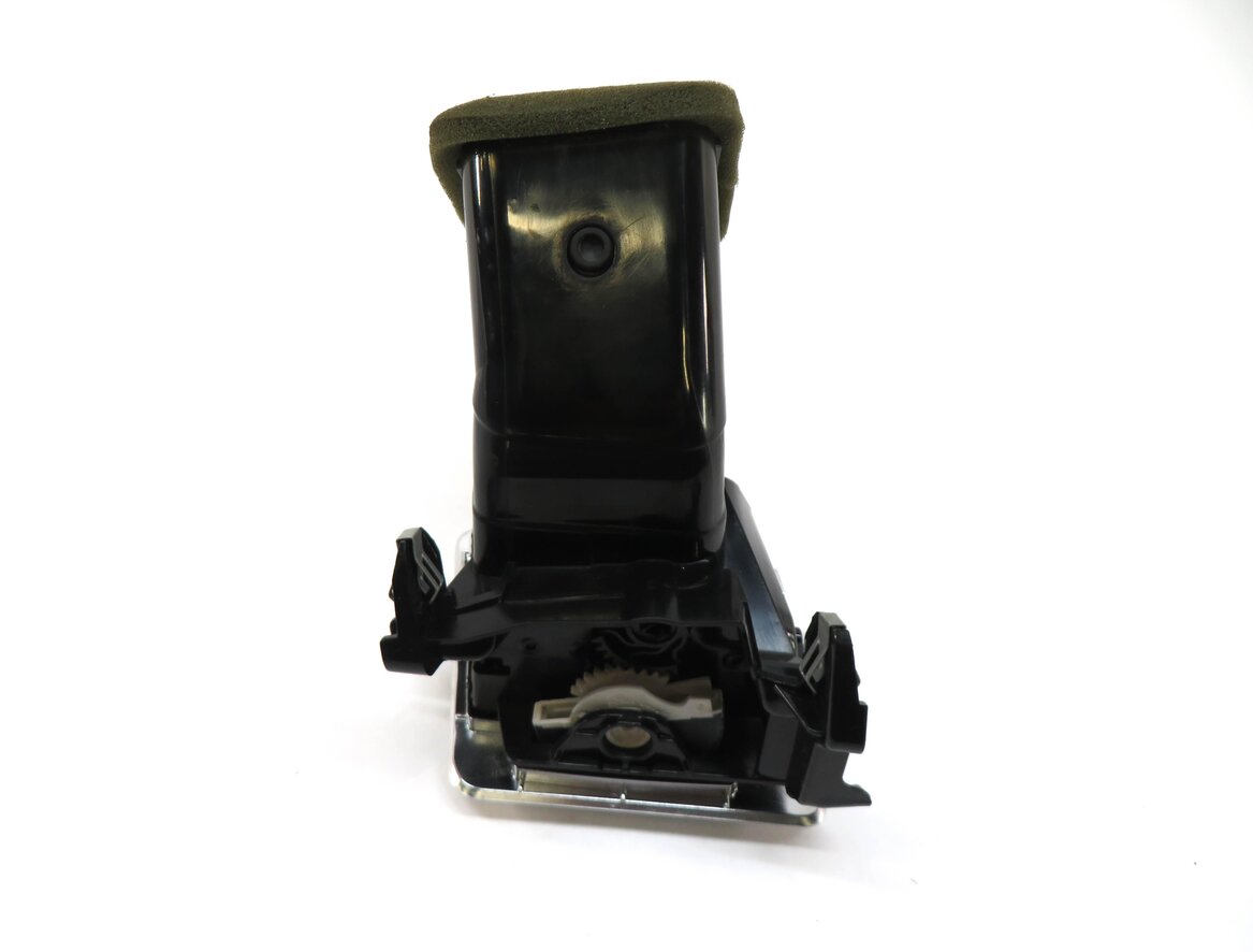 Thumbnail 4: 2011 RANGE ROVER SPORT L320 FRONT FAR RIGHT PASSENGER OUTER A/C HEATER AIR VENT