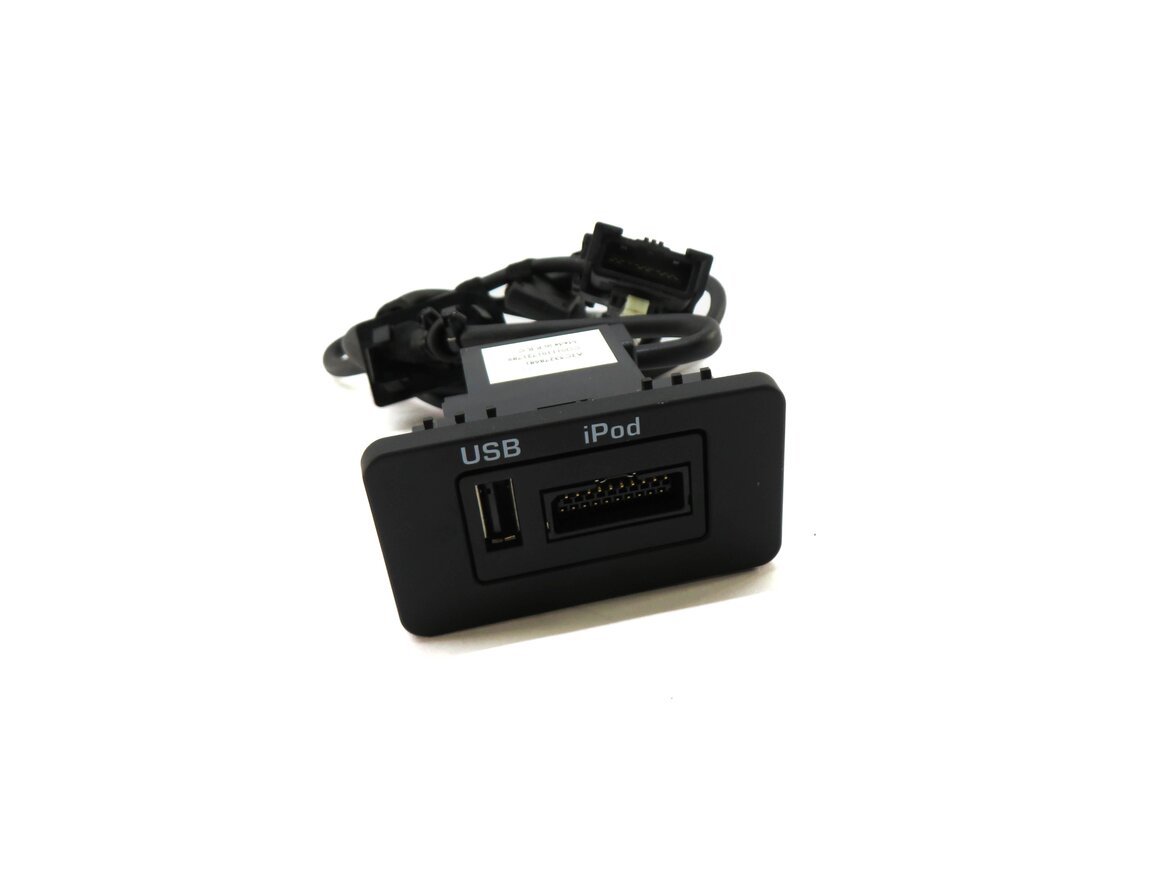 Thumbnail 1: 2011 RANGE ROVER SPORT L320 RADIO STEREO AUXILIARY USB I-POD JACK PANEL w/ CABLE