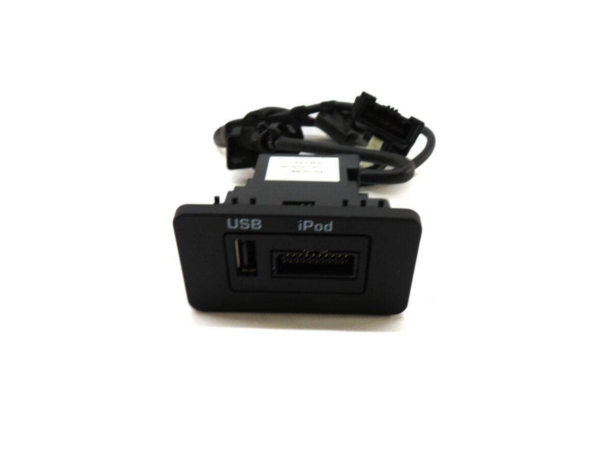 Thumbnail 2: 2011 RANGE ROVER SPORT L320 RADIO STEREO AUXILIARY USB I-POD JACK PANEL w/ CABLE