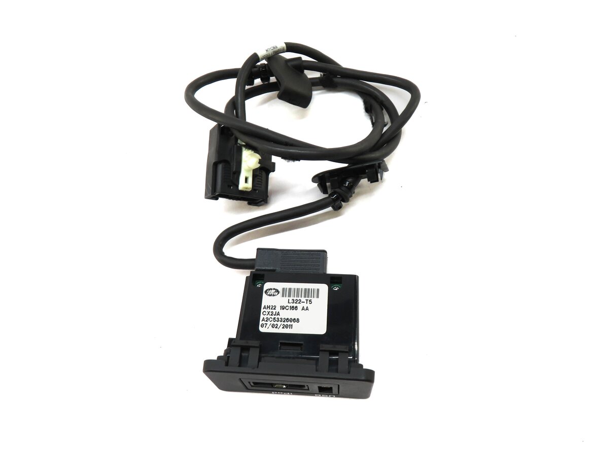 Thumbnail 4: 2011 RANGE ROVER SPORT L320 RADIO STEREO AUXILIARY USB I-POD JACK PANEL w/ CABLE