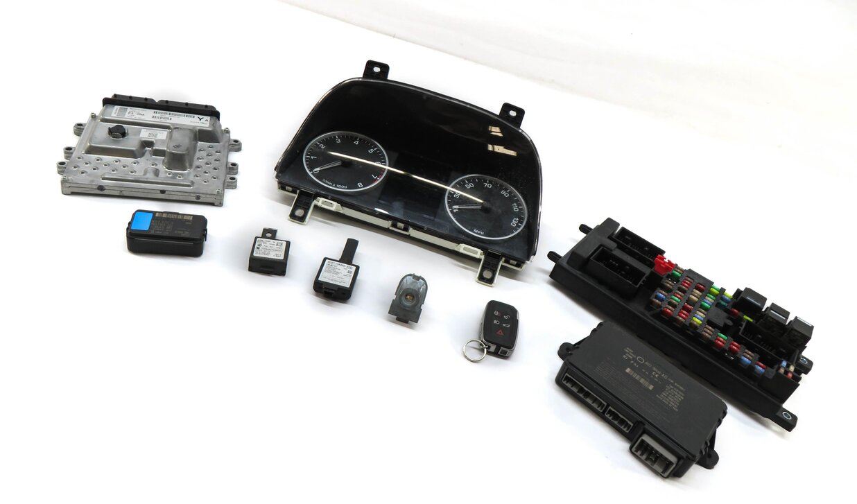 Thumbnail 14: 11 RANGE ROVER SPORT L320 5.0L N/A AJ133 ECM CLUSTER IMMOBILIZER MODULE KEY SET