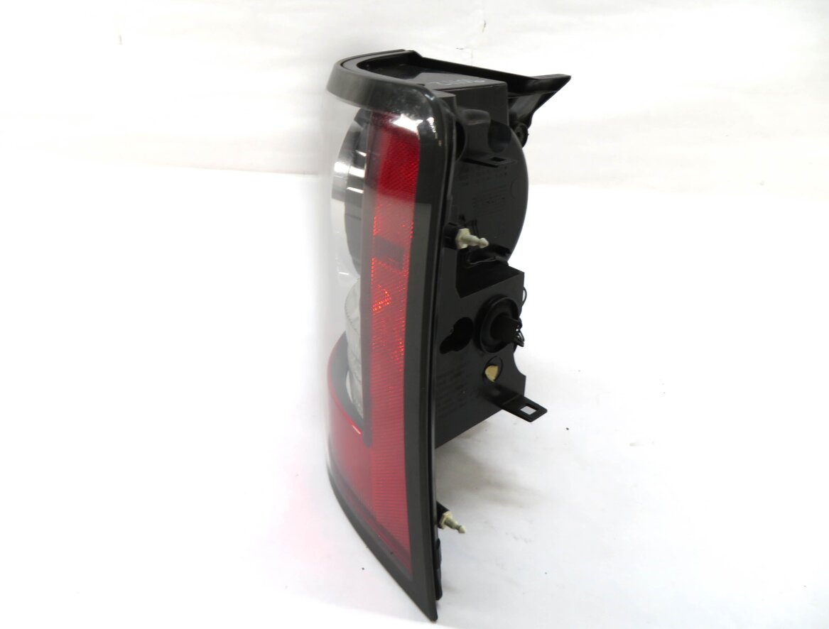 Thumbnail 3: 2010-2011 RANGE ROVER SPORT (L320) RIGHT PASSENGER TAILLIGHT BRAKE LIGHT LAMP