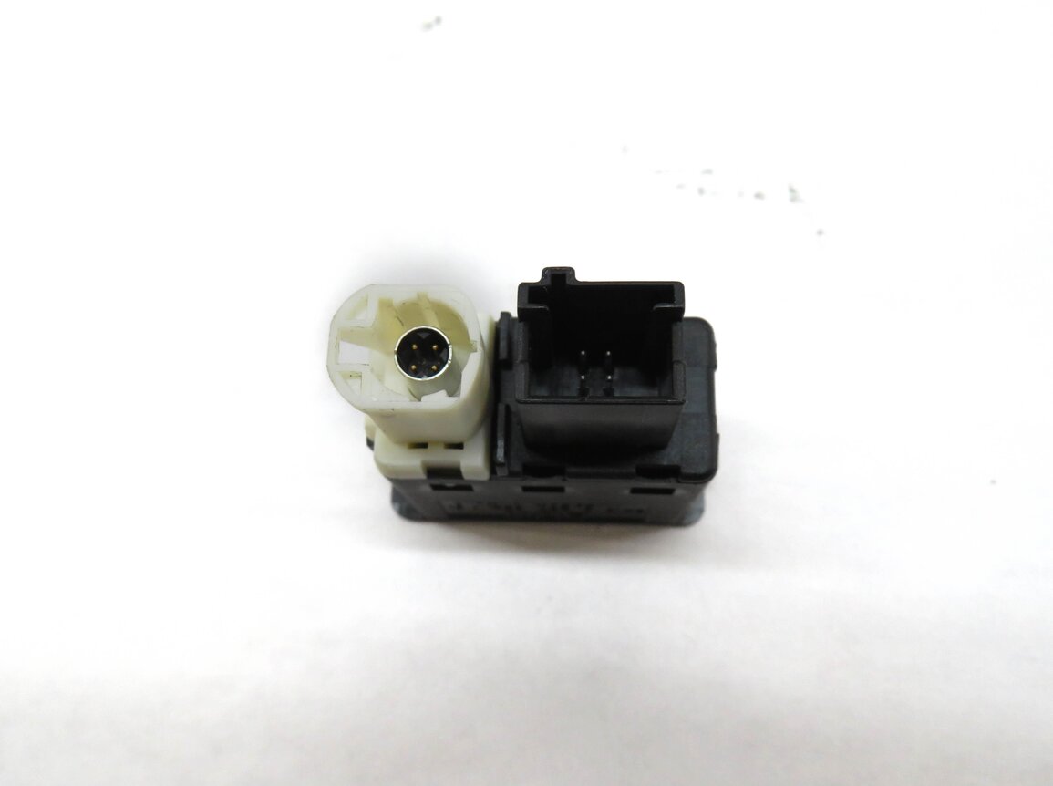 Thumbnail 3: 2013 BMW 528i (F10) AUXILIARY AUDIO IN INPUT JACK w/ USB