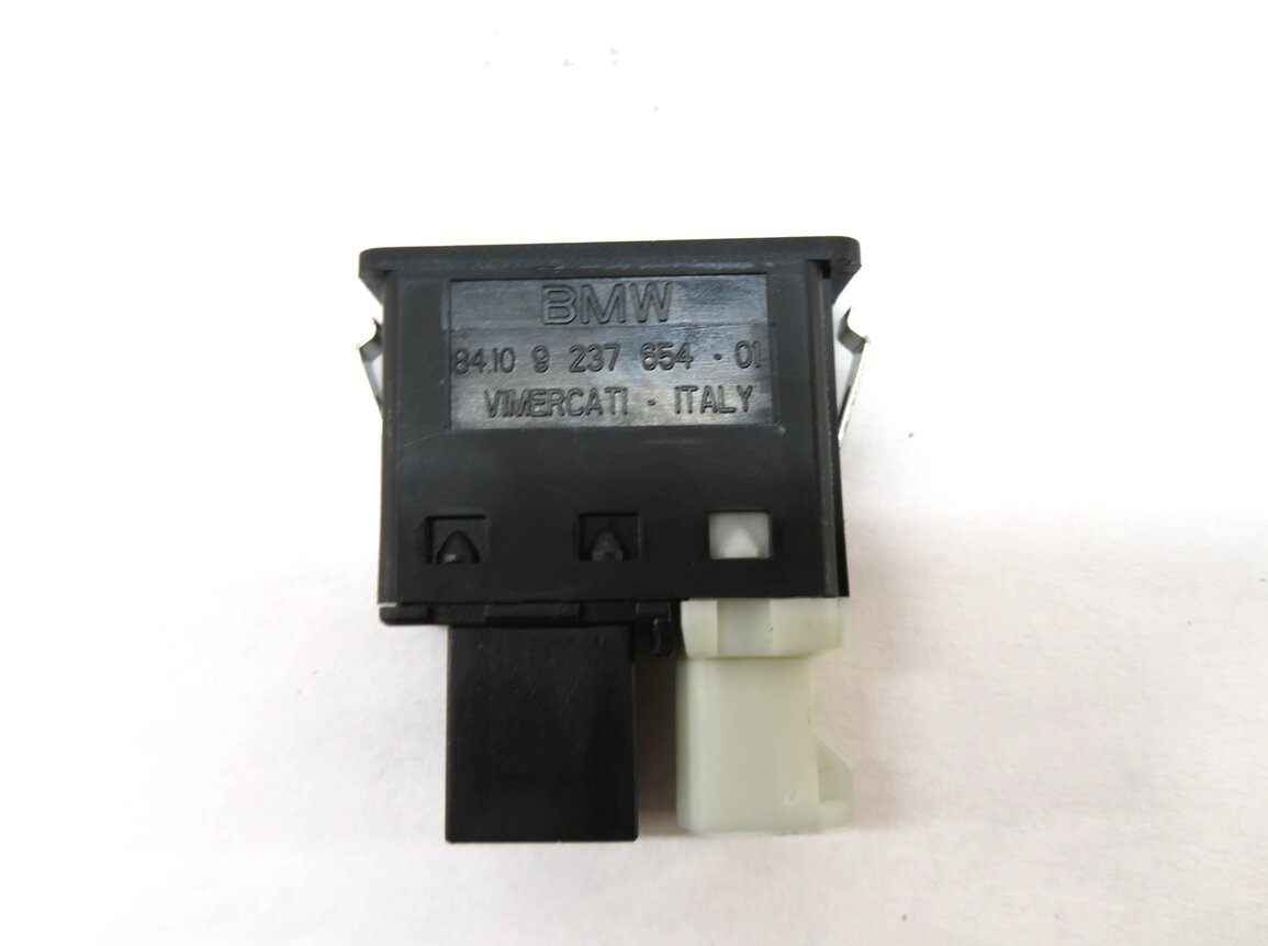 Thumbnail 4: 2013 BMW 528i (F10) AUXILIARY AUDIO IN INPUT JACK w/ USB