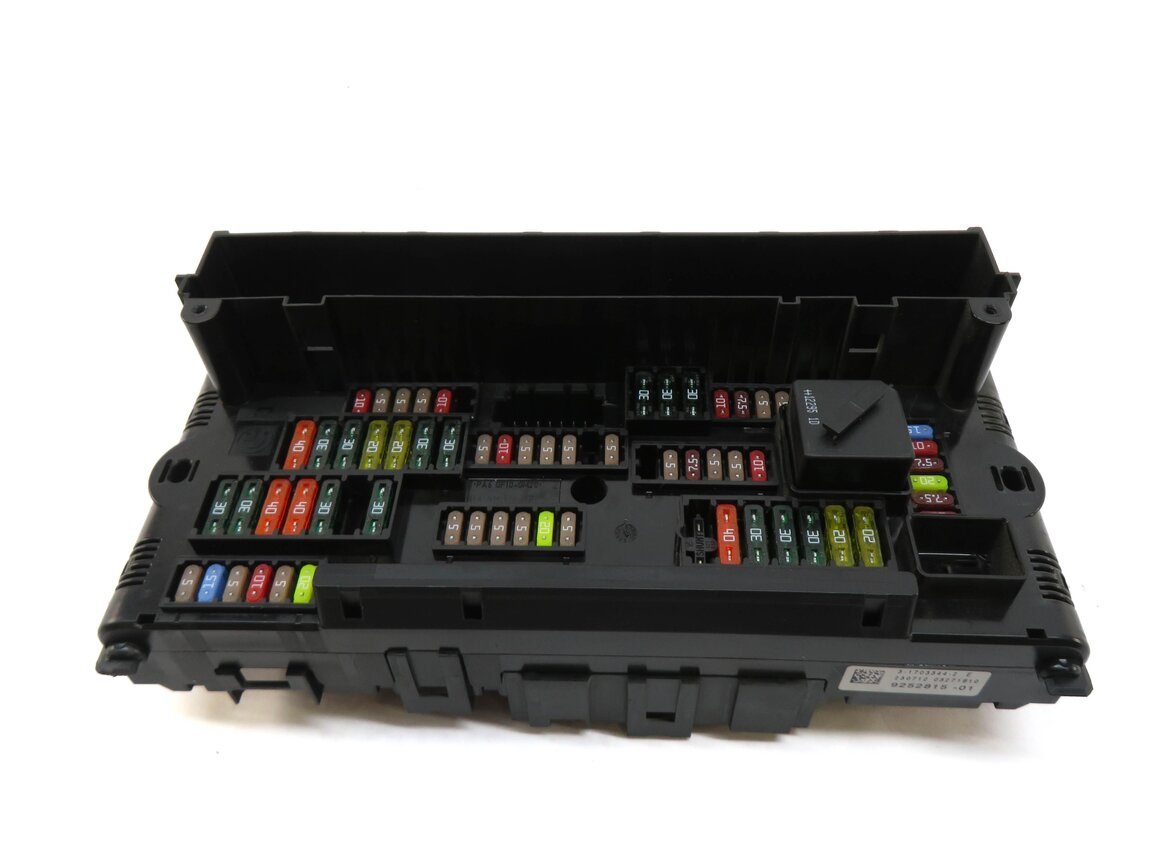 Thumbnail 2: 2013 BMW 528i (F10) FRONT POWER DISTRIBUTON FUSE BOX