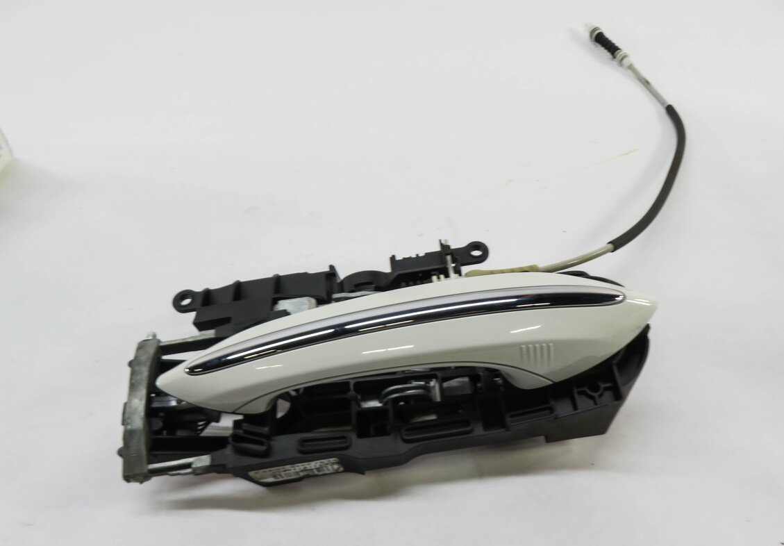 09-18 BMW 528i 535i 550i 740i 750i 760i RIGHT FRONT COMFORT DOOR HANDLE (WHITE)