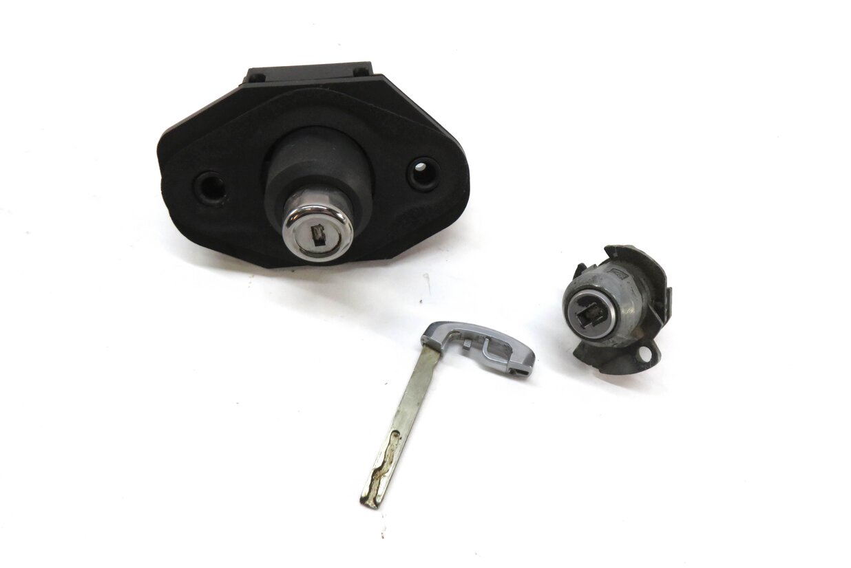 2013 BMW ACTIVE HYBRID 7 (F04) FRONT LEFT DRIVER DOOR TRUNK LOCK CYLINDER w/ KEY