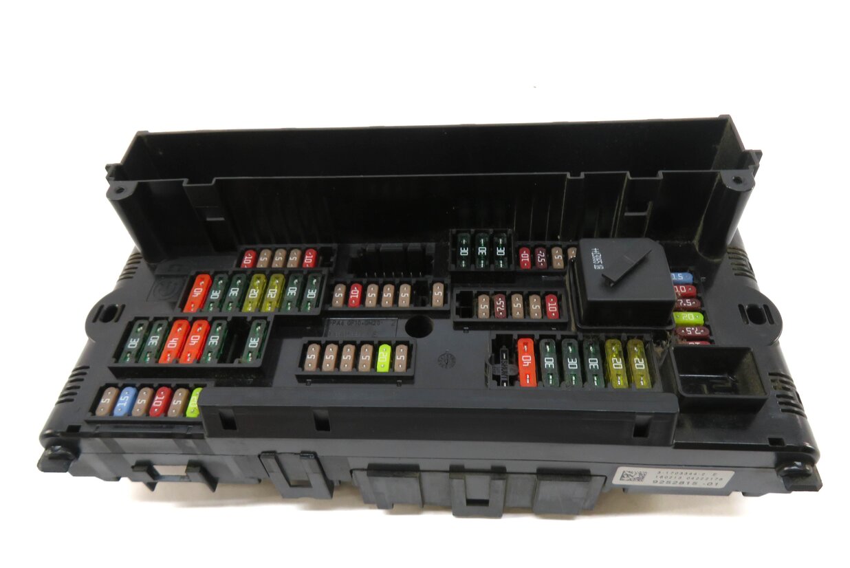 Thumbnail 2: 2013 BMW ACTIVE HYBRID 7 (F04) FRONT POWER DISTRIBUTION FUSE RELEAY BOX 9252815