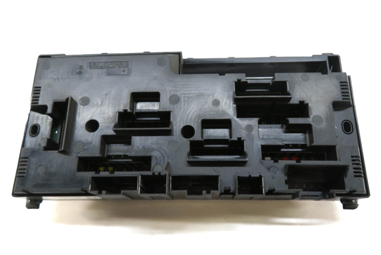 Thumbnail 4: 2013 BMW ACTIVE HYBRID 7 (F04) FRONT POWER DISTRIBUTION FUSE RELEAY BOX 9252815