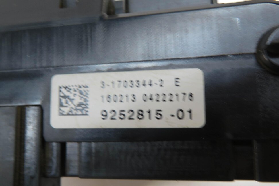Thumbnail 5: 2013 BMW ACTIVE HYBRID 7 (F04) FRONT POWER DISTRIBUTION FUSE RELEAY BOX 9252815