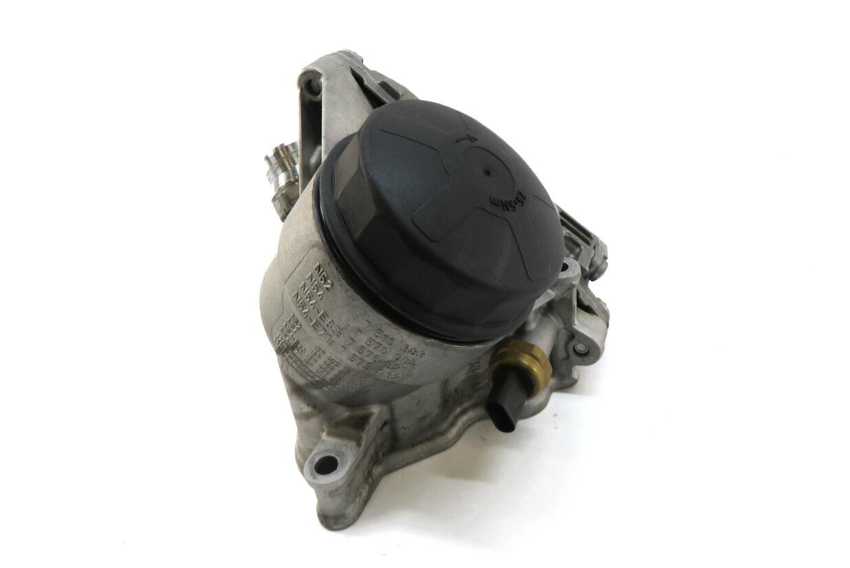 Thumbnail 2: 2013 BMW ACTIVE HYBRID 7 (F04) 3.0L TURBO N55 ENGINE OIL FILTER HOUSING w/ CAP