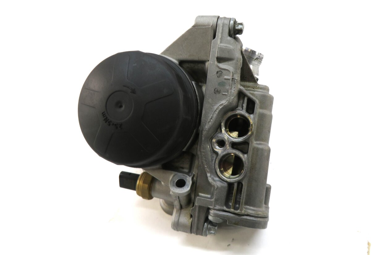 Thumbnail 3: 2013 BMW ACTIVE HYBRID 7 (F04) 3.0L TURBO N55 ENGINE OIL FILTER HOUSING w/ CAP