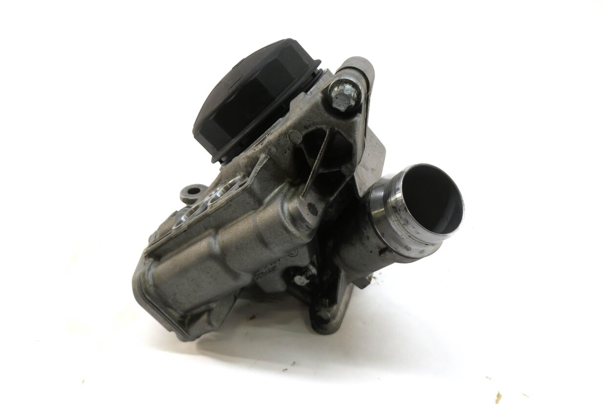 Thumbnail 4: 2013 BMW ACTIVE HYBRID 7 (F04) 3.0L TURBO N55 ENGINE OIL FILTER HOUSING w/ CAP