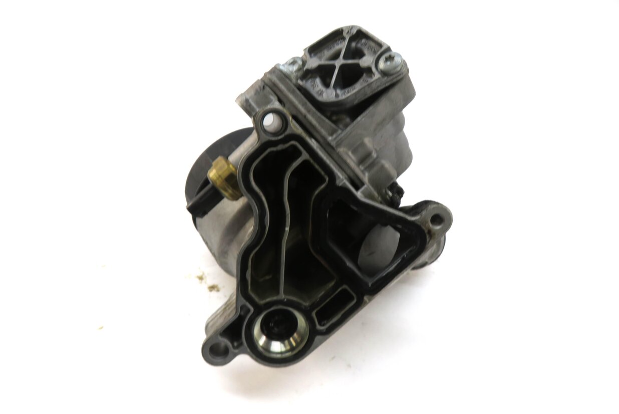 Thumbnail 6: 2013 BMW ACTIVE HYBRID 7 (F04) 3.0L TURBO N55 ENGINE OIL FILTER HOUSING w/ CAP