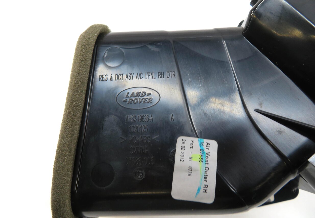 Thumbnail 5: 2012 RANGE ROVER SPORT (L320) FRONT RIGHT PASSENGER OUTER A/C HEATER AIR VENT