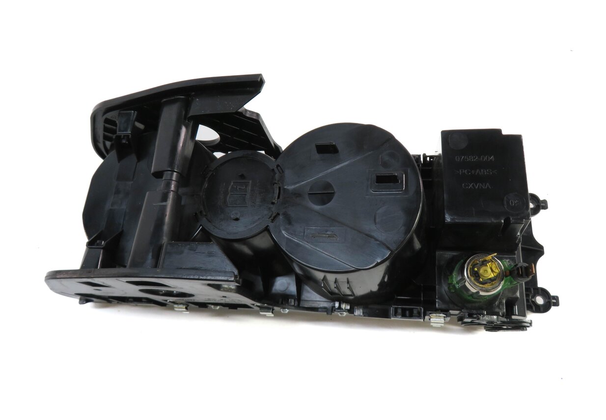 Thumbnail 4: 2012 RANGE ROVER SPORT L320 FRONT CONSOLE CUPHOLDER w/ ASH TRAY & 12V SOCKET