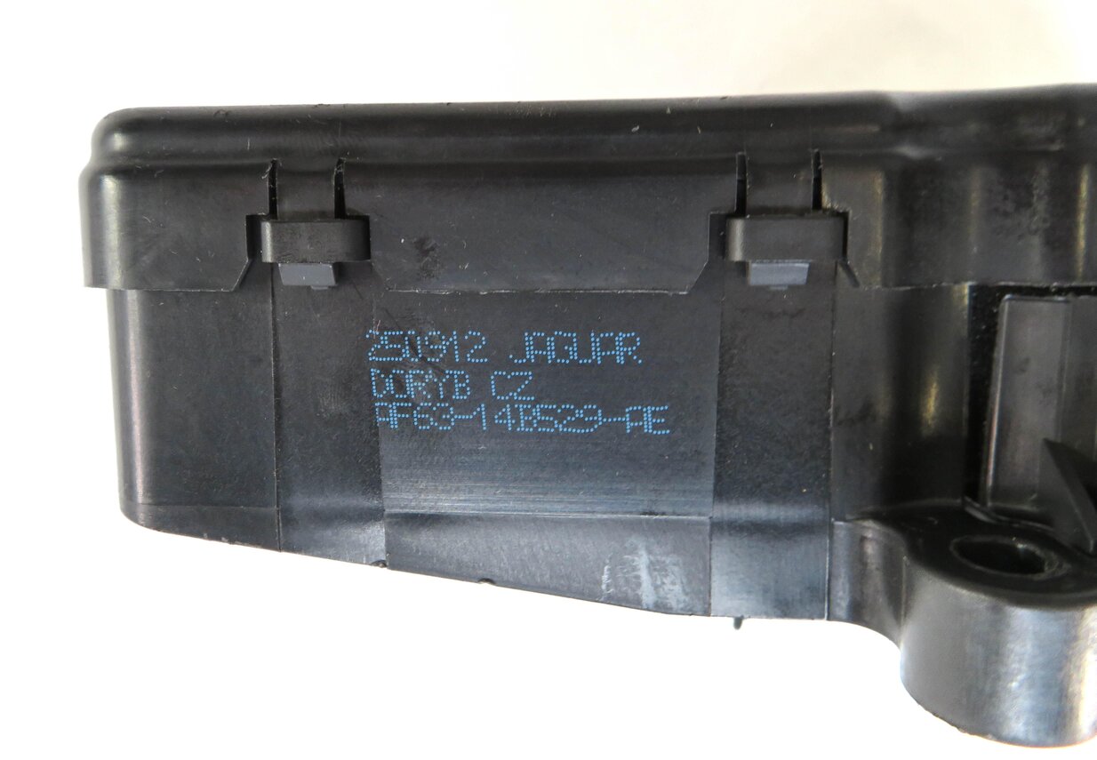 Thumbnail 5: 2012 RANGE ROVER SPORT (L320) REAR TRUNK LOWER LOCK LATCH w/ ACTUATOR MOTOR