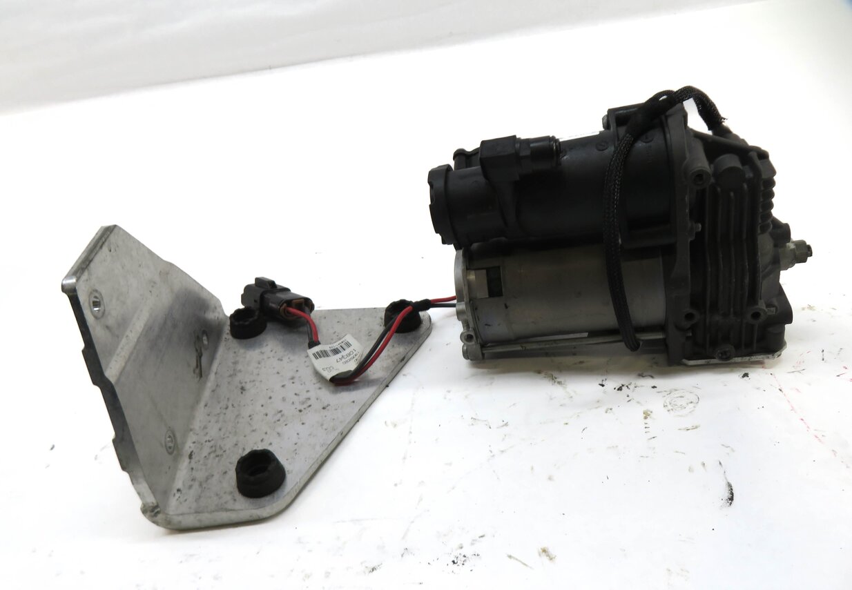 Thumbnail 2: 05-16 LAND ROVER LR3 LR4 / RANGE ROVER SPORT (L320) SUSPENSION COMPRESSOR (AMK)