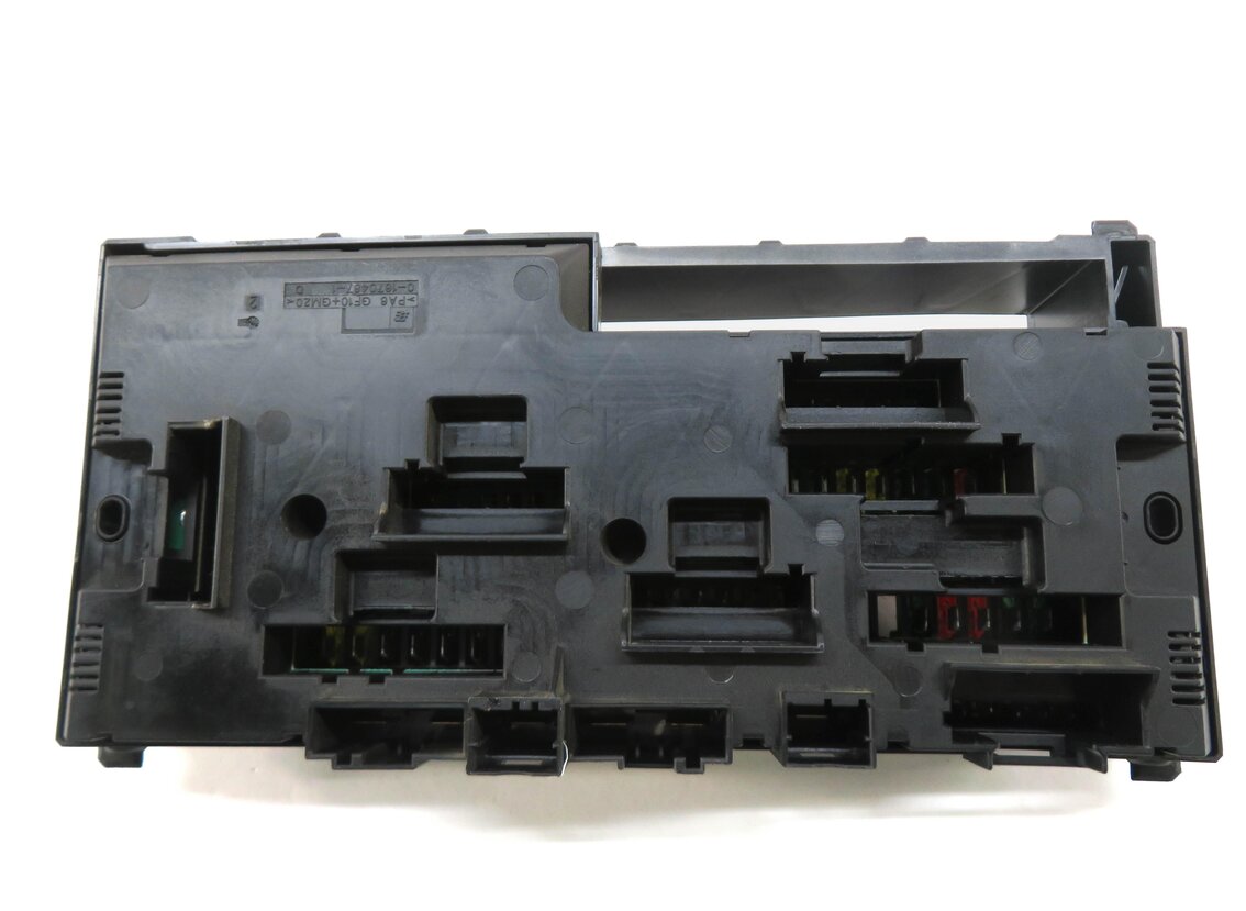 Thumbnail 4: 2012 BMW 740Li (F01) FRONT POWER DISTRIBUTION FUSE & RELAY BOX 61149252815