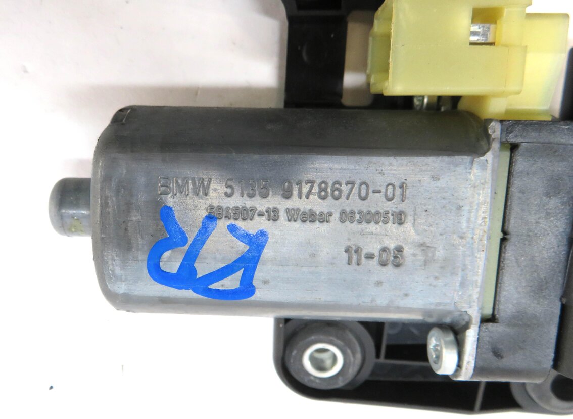 Thumbnail 4: 2012 BMW 740Li (F01) REAR RIGHT DOOR WINDOW SHADE MOTOR 51359178670