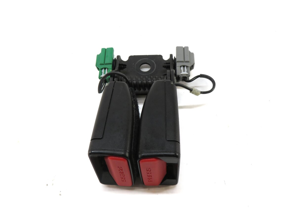 Thumbnail 2: 2013 RANGE ROVER EVOQUE L538 RIGHT CENTER REAR SEAT SEATBELT BUCKLE RECEIVER SET