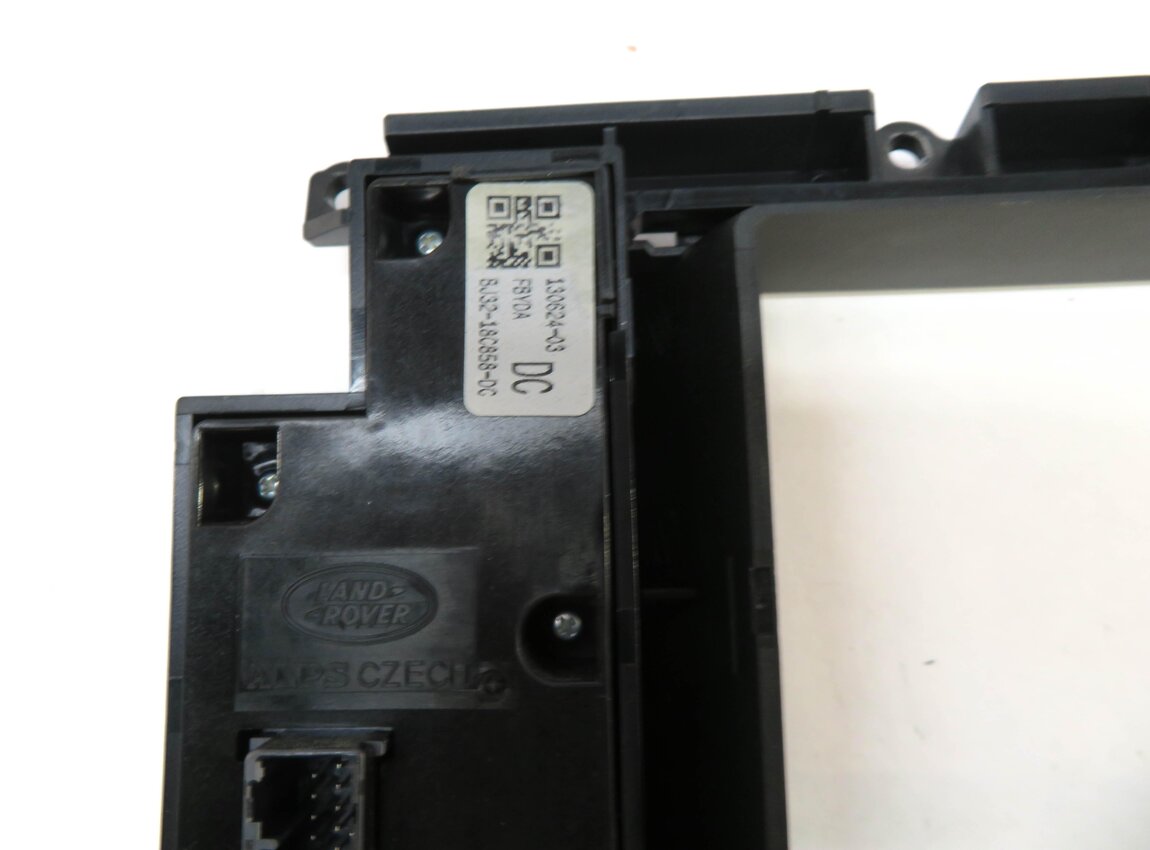Thumbnail 5: 12-15 RANGE ROVER EVOQUE (L538) RADIO STEREO NAVIGATION SWITCH PANEL SCREEN TRIM