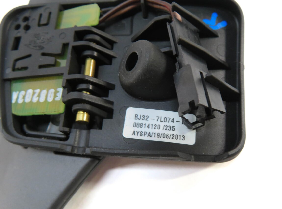 Thumbnail 4: 2013 RANGE ROVER EVOQUE (L538) RIGHT SIDE STEERING WHEEL SHIFTER SHIFT PADDLE