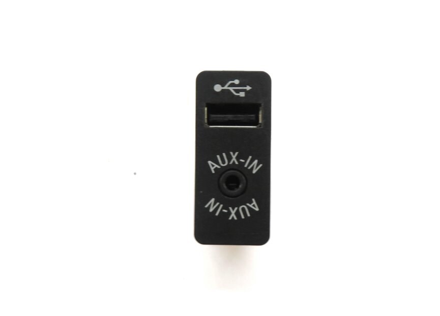 Thumbnail 2: 2015 BMW X5 (F15) RADIO STEREO AUXILIARY AUDIO IN INPUT JACK w/ USB